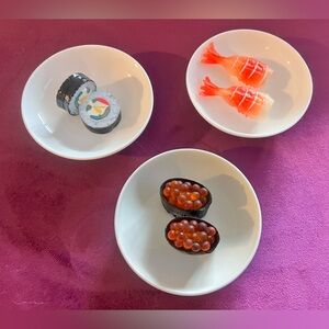 3 Cute small dishes brand new